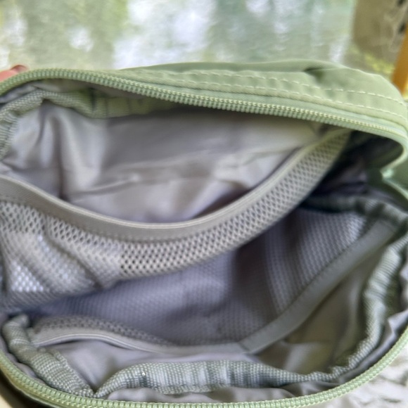 GAIAM-sidekick Fanny pack/chest bag, mint green with Adjustable strap - Picture 3 of 7